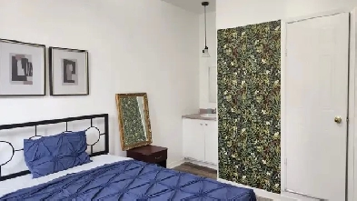 Chambre meublee bain prive760BerriUqamRoom w private bath image