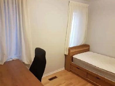 Ground Fl Room for Rent near UTSC Centennial Morningside image