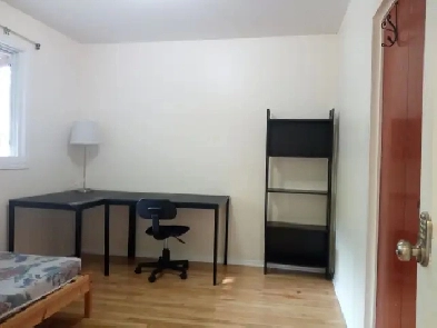 Rooms in Meadowlands Dr near Carleton U  Algonquin College image