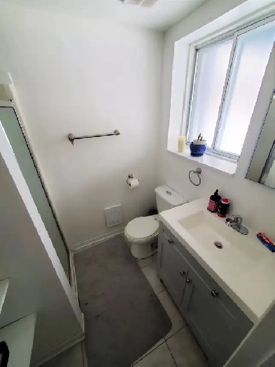 Large spacious bright 3 1/2 and 4 1/2 apt. in Sainte-Anne Image# 1