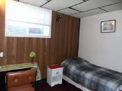 Room near Rundle C Train NE and Mall image