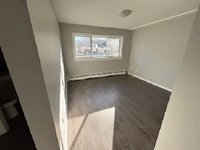 Comfortable 1-Bedroom Apartment – Heat & Hot Water Included! Pe Image# 1
