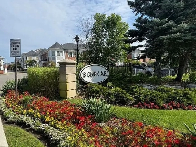 Superb Townhome in Thornhill Image# 1