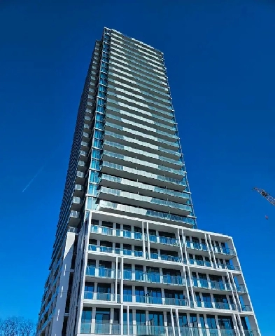 New 2 Bedroom   Den Corner Suite with Ravine Views in North York Image# 1