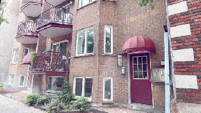 4.5 LARGE CONDO (REDUCED PRICE), CENTER OF VILLAGE Image# 1
