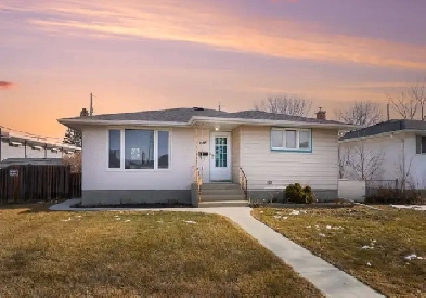 Thoughtfully Updated 3bdrm 2bth Bungalow situated on corner lot! Image# 1