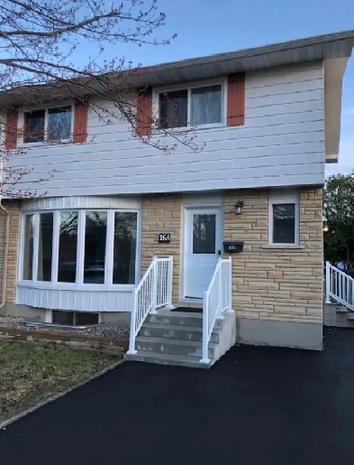 800$ Room Available for Summer Sublet May-Aug in Nepean Image# 1
