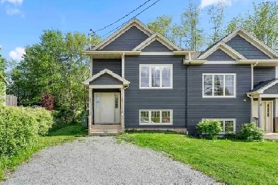 Beautiful 3-bedroom 1.5 bathrooms semi-detached house - Elmsdale Image# 1