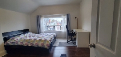 Bright large room for rent available immediately - woman only Image# 1
