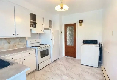 Saint Laurent duplex 5 1/2 room - best location Image# 1