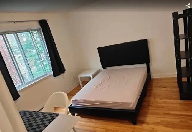 Large Furnished Bedroom in Côte-des-Neiges – $690 Image# 1