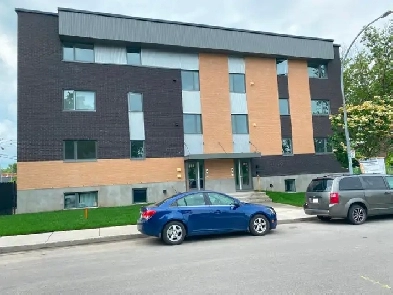 Grand 4 ½ style condo avec Bureau –Stationnement Image# 1