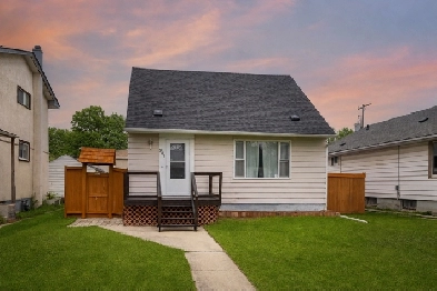 Tastefully remodelled 3bdrm   den w/ 22x22 double garage Image# 1
