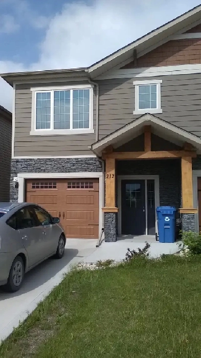 Bridgewater Centre Duplex for Rent Image# 1
