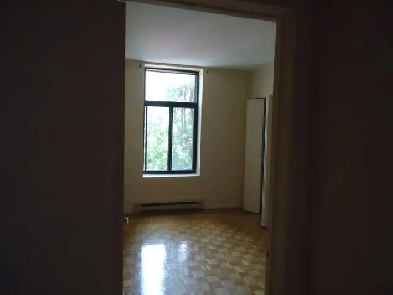 Large, renovated 3 ½ - Sherbrooke Street W. Image# 1