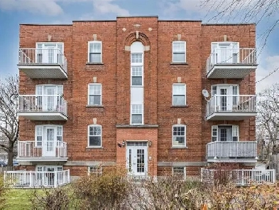 Bright 4 1/2 condo - Ideal location - UdM, HEC, CHU St-Justine Image# 1