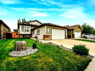 Quality Bi-Level In Leduc, Oversized Garage, Finished Basement Image# 1