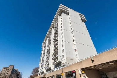 Appartement 3 1/2 - ACCÈS direct METRO SHERBROOKE - TOUT INCLUS Image# 1
