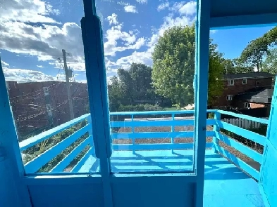 Best location 5 1/2 room du college duplex Image# 1