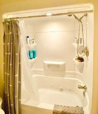 Room For Rent (On The Hill Uptown) Dog & Cat Friendly - Open Now Image# 1