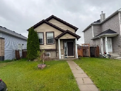 3 Bedrooms 2 Baths Main Floor Suite 2 Car Parking Pad By School Image# 1