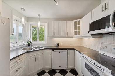 Spacious Family Bungalow in Fisher Heights — 3 3 Beds, 2 Baths, Image# 1