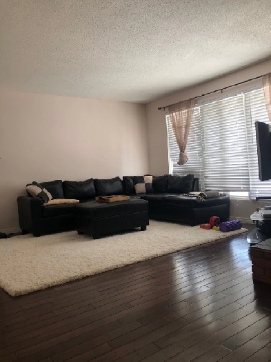 Fully Furnished 3-Bedroom Main Floor in Varsity | Image# 1