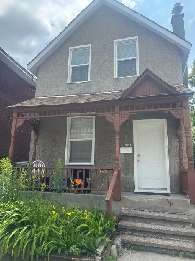 4 bedroom 2 bath house on Gladstone near Bank St Image# 1