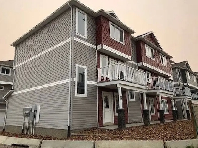 Luxury 3 BR Premium Quality Condo Town House for rent immediate Image# 1