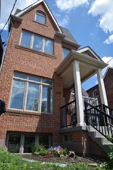 Live on the main floor of a modern house in Little Italy! Image# 1