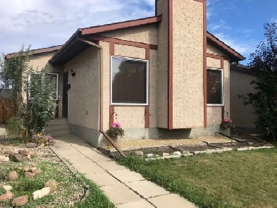 2 Bed 1 Bath Unit in Edmonton, AB Image# 1