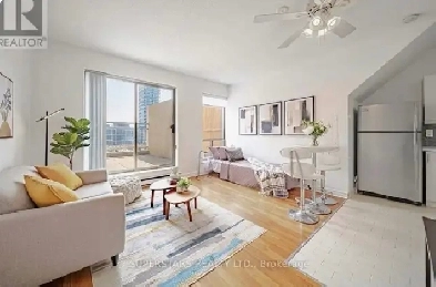 Bachelor Unit Available In St. Lawerence market area-$2275 Image# 1