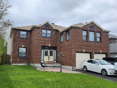 Executive 4 1 bdrm & 3.5 bathrm home in quiet neighbourhood Image# 1
