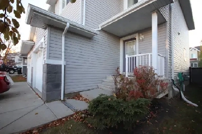 Beautiful Magrath Community Duplex for rent. $1900/m Image# 1