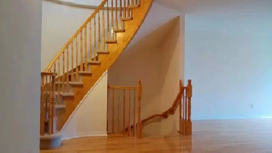 Beautiful 3-Bedroom Townhouse for rent in Kanata Lakes Image# 1