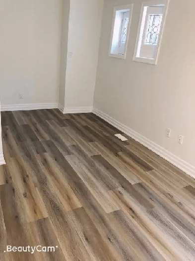 single room in downtown Image# 1