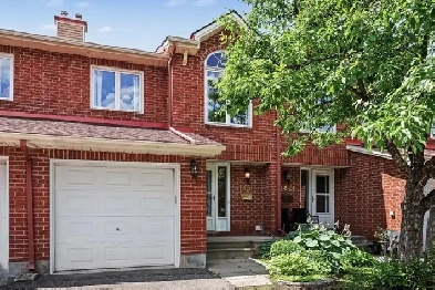 Upgraded 3bdrm townhome with fin. bsmt - no rear neighbours Image# 1