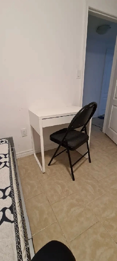 Room for rent.. Main and Danforth..$500... Boys only Image# 1