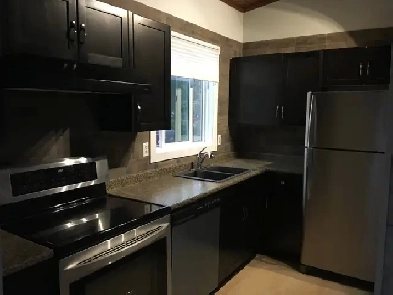 AVAILABLE TODAY- 2 BEDROOM OAKRIDGE TOWNHOUSE Image# 1
