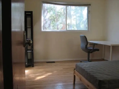 A Master Bedroom   Parallel Parking — Ideal for CU/AC Students Image# 1