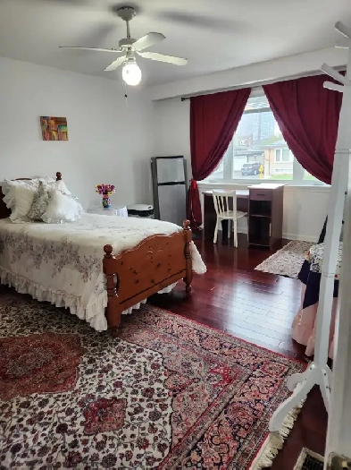 Spacious Furnished Master Bed/Rental One Female Only/5’ Yorkdale Image# 1