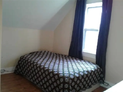 Rooms for rent immediately near UNB, Fredericton Image# 1