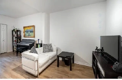 Top floor 4.5 with all appliances near Canal Lachine Image# 1