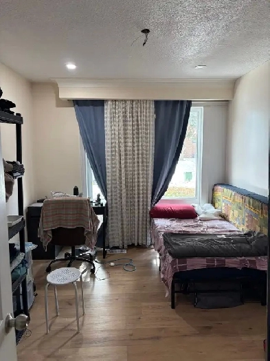 MAIN FLOOR BED ROOMS FOR RENT AT EGLINTON / KENNEDY Image# 1