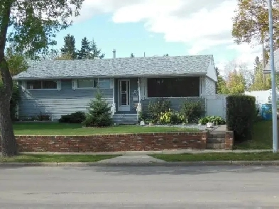 Bright & Beautiful 4  Bedroom 2 Bath Bungalow AMAZING Location! Image# 1