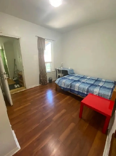 Cozy  room in eastyork available from Aug 29th,single/couple Image# 1