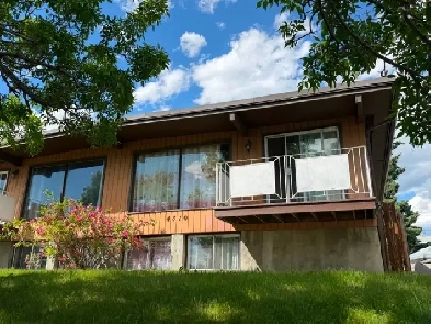 Large 4 Bedrooms For rent at Dalhousie Dr NW Image# 1