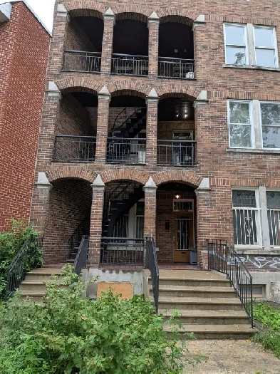 2 1/2  Secteur recherché 1061$ rue Sherbrooke pres de Papineau Image# 1