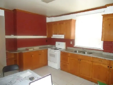 Furnished 1st Floor bedroom Sept 1, near Bloor & Dufferin Subway Image# 1