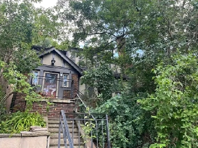 House for rent - 4BR Bloor West Village / Baby Point Image# 1